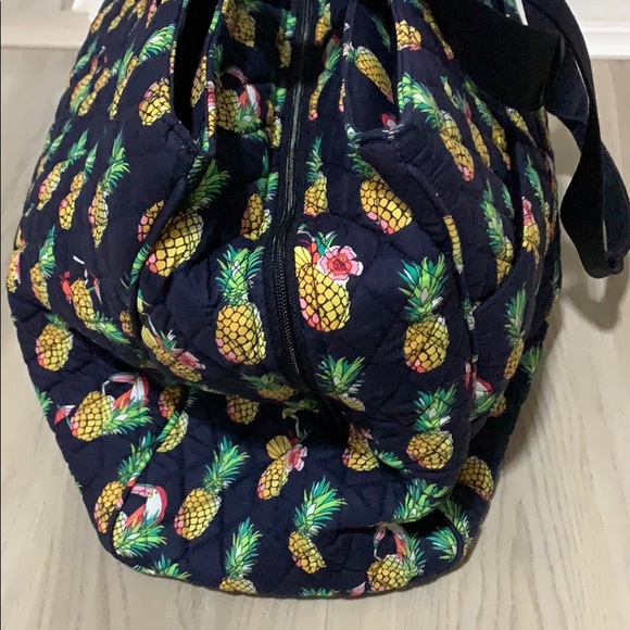 Vera Bradley pineapple weekender bag used once - Picture 4 of 7